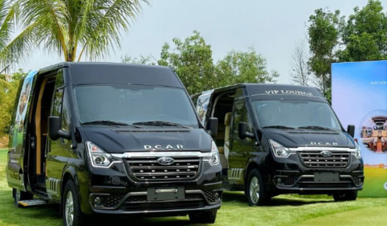 Xe 16 Chỗ Đi Sân Bay Có Đắt Không? Cách Hiểu Giá Đúng Để Tránh Phát Sinh