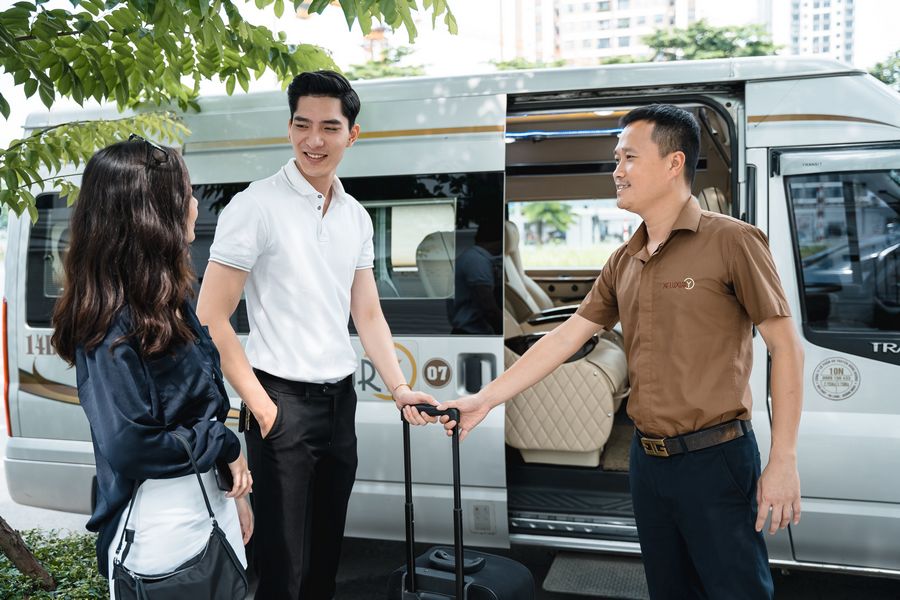 Xe 16 chỗ hay limousine phù hợp nhóm bạn hơn? So sánh thực tế dễ chọn