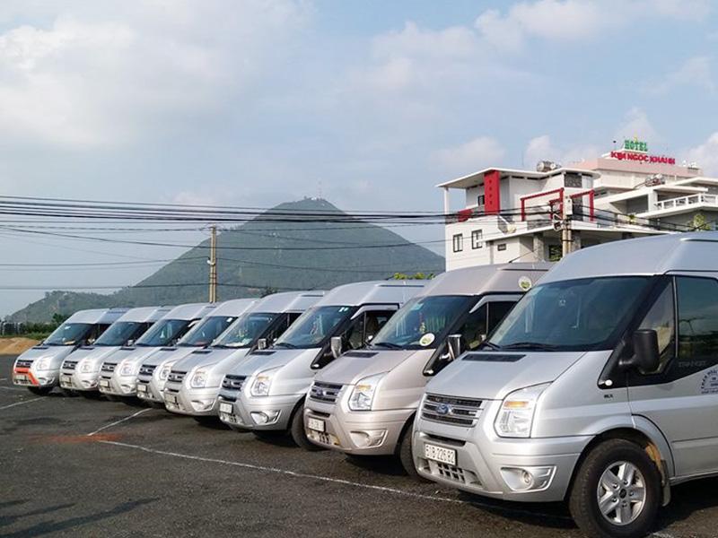 Kinh nghiệm thuê xe 16 chỗ khi đoàn có nhiều hành lý