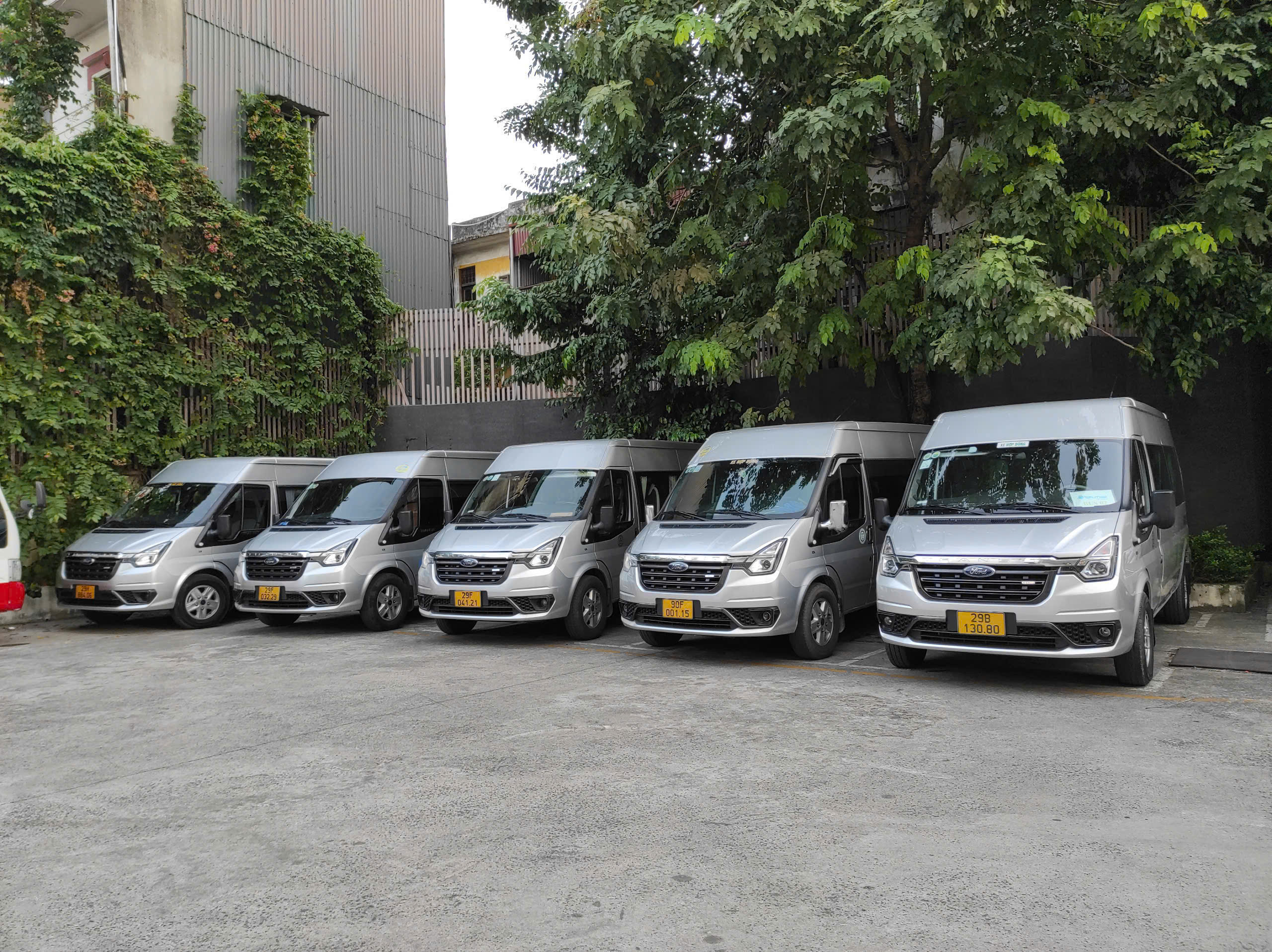 Thuê xe 16 chỗ đưa đón họ hàng trong ngày