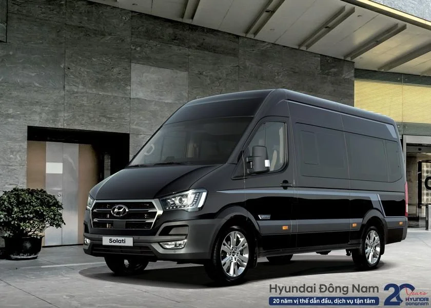so sánh xe 16 chỗ ford transit và hyundai solati