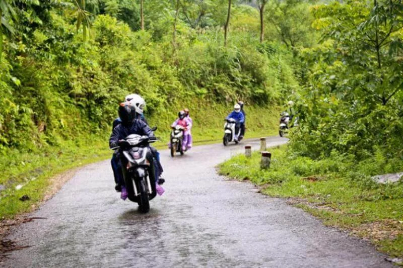 Giấy tờ cá nhân để trong túi chống nước và ngăn cố định khi đi Hà Giang bằng xe máy