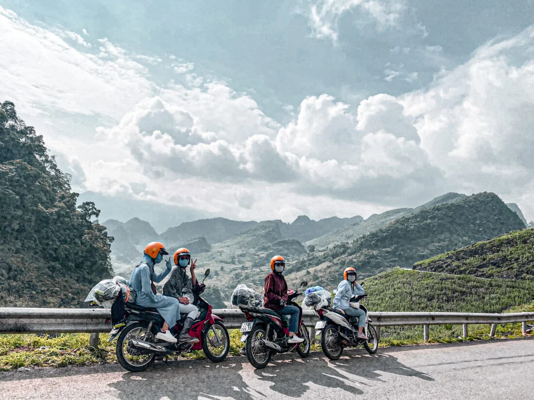 đi tour Hà Giang bằng xe máy đường đèo nguy hiểm