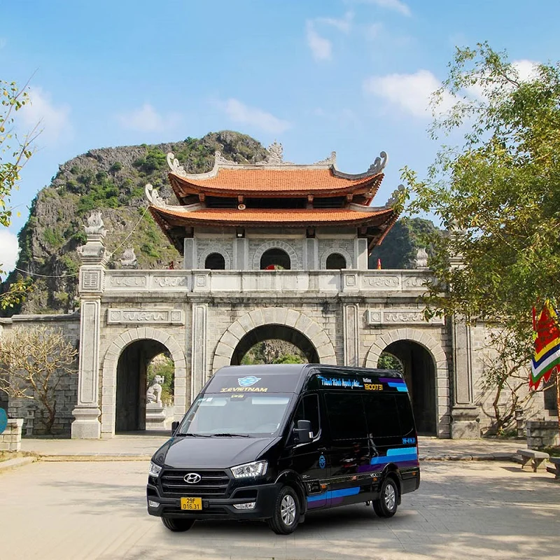 Gia đình đông người nên chọn xe 16 chỗ hay SUV