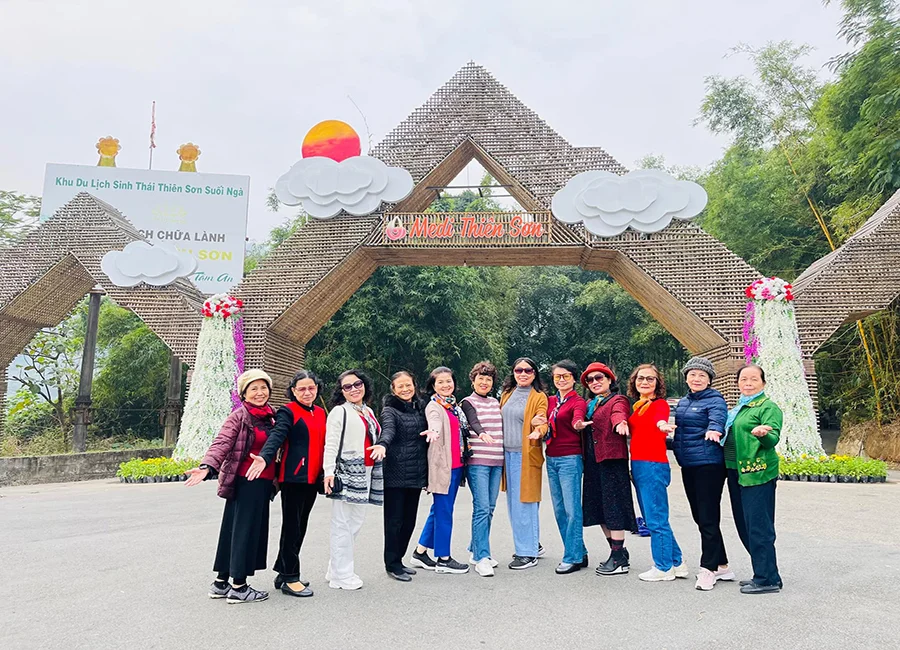 Đức Anh Travel tư vấn thuê xe 16 chỗ đi lễ hội đầu năm