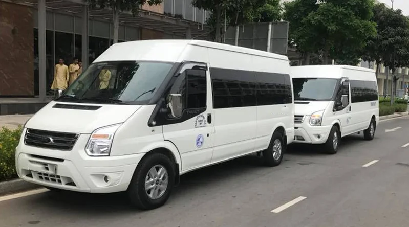 Không gian xe 16 chỗ khác gì limousine