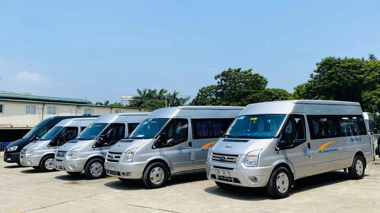 Thuê xe 16 chỗ đi đám cưới cho gia đình và họ hàng