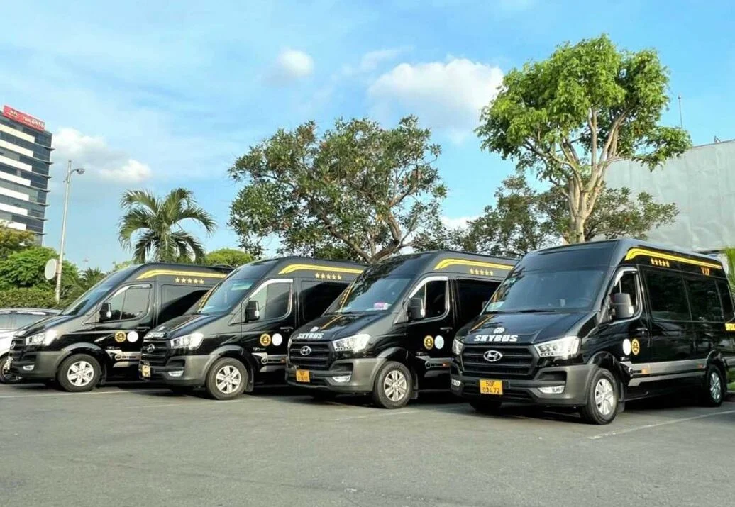 Đi Phủ Tây Hồ lễ đầu năm bằng xe 16 chỗ cho gia đình và nhóm bạn