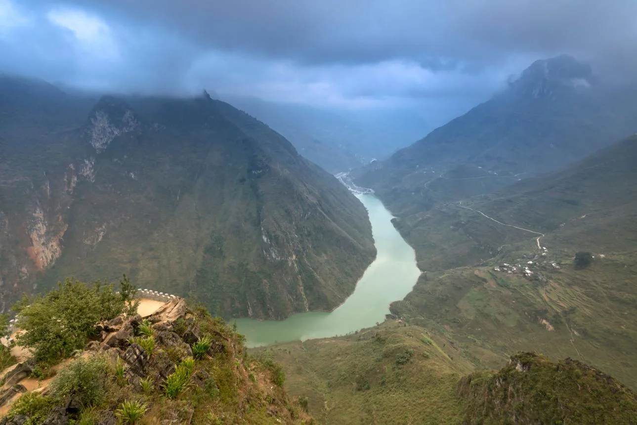 Cung đường cao nguyên đá Hà Giang với cảnh núi đèo hùng vĩ