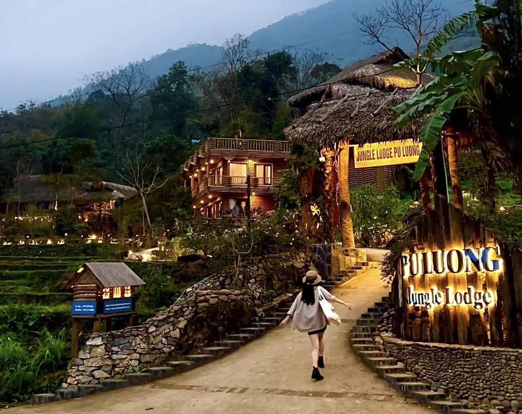 Thuê xe 16 chỗ Hà Nội đi Pù Luông cho gia đình và nhóm bạn