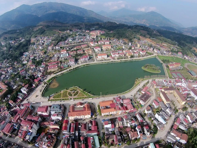 Thị trấn Sa Pa nhìn từ trên cao