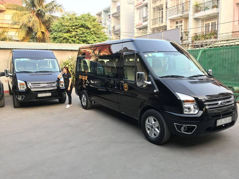 Xe 16 chỗ đưa đón khách hội thảo tại Hà Nội, di chuyển theo lịch trình sự kiện