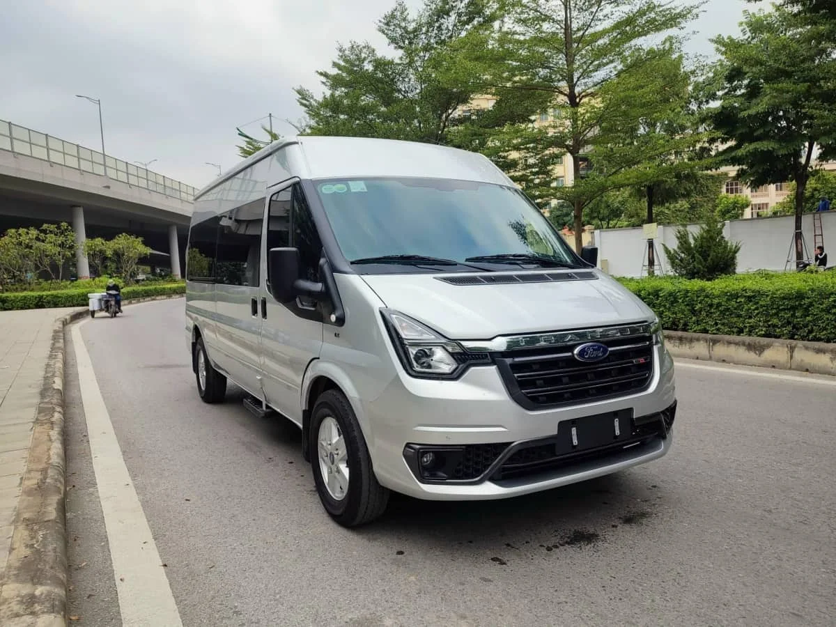 Xe 16 chỗ có phải lựa chọn cân bằng nhất cho đoàn nhỏ